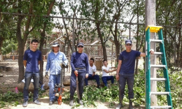 GACAS realiza jornada de aseo y embellecimiento de la escuela la Esmeralda