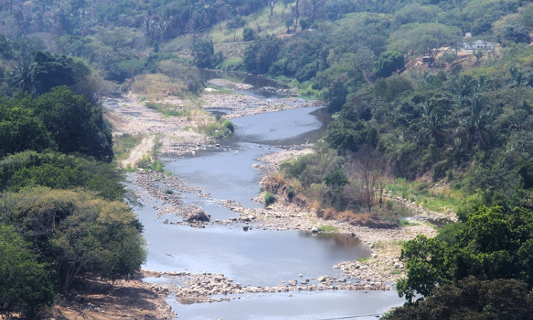 Fuerza Aérea sobrevuela rio Sumapaz con autoridades ambientales por fenómeno del niño