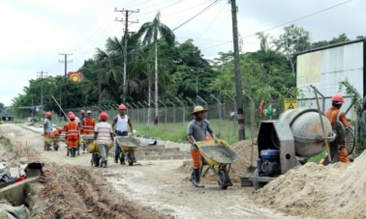 La Fuerza Aérea Colombiana y la Gobernación del Amazonas trabajan por el mejoramiento de la vía interinstitucional Vásquez Cobo 