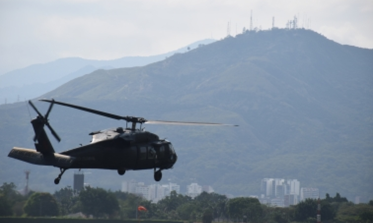 Con un recorrido por las principales vías de acceso y salida a la ciudad de Cali y sectores de gran afluencia por los feligreses durante semana Santa, el Comando Aéreo de Combate No.7 dispuso de un helicóptero tipo UH-60 Black Hawk  para realizar patrullajes en coordinación con la Policía Nacional y trabajar en conjunto con tropas del Ejército, la Armada Nacional y de manera interagencial con la Alcaldía de Cali y la Gobernación del Valle del Cauca, para que los colombianos puedan disfrutar de los días de r