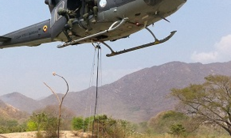 Helicóptero del CACOM-3 realiza extinción de incendios en Valledupar