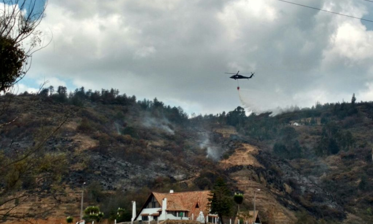 Esencial apoyo aéreo para controlar incendio en Fúquene 