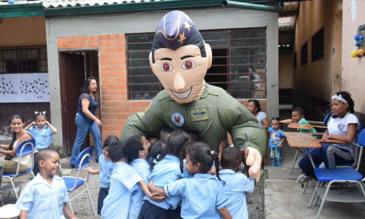 Emavi y Cacom 7 mejoran infraestructura de colegio apadrinado en Palmira