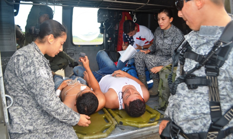 Fuerza Aérea evacuó integrantes de la Policía Nacional heridos en accidente