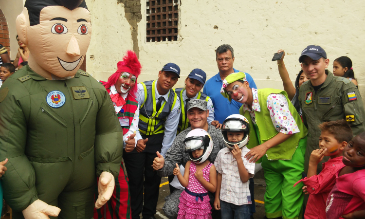 Fuerza Aérea y Secretaría de Tránsito y movilidad realizan campañas pedagógicas a niños y niñas del Cerrito Valle