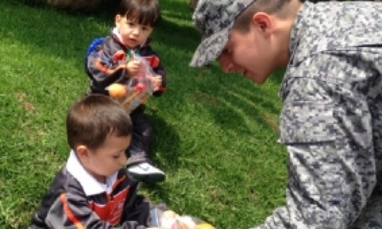 Niños de Fontibón celebraron su día con la Fuerza Aérea