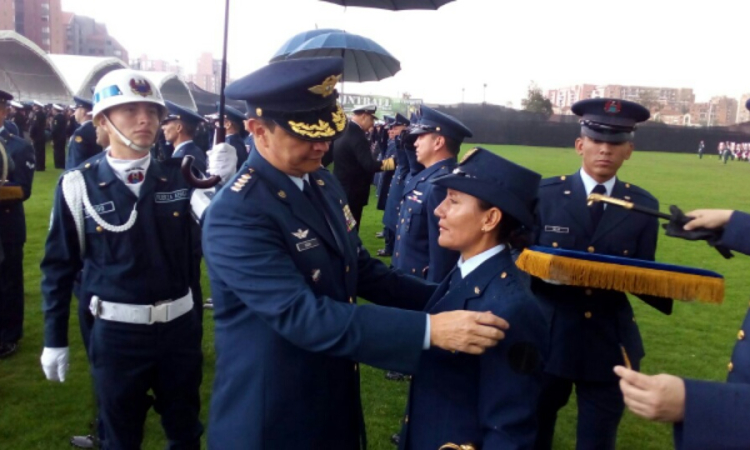 Comandante Fuerza Aérea asiste a Ceremonia de Ascenso de suboficiales 