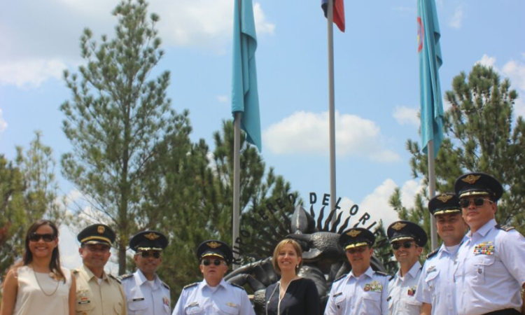 Comandante Fuerza Aérea visitó la Fuerza de Tarea ARES