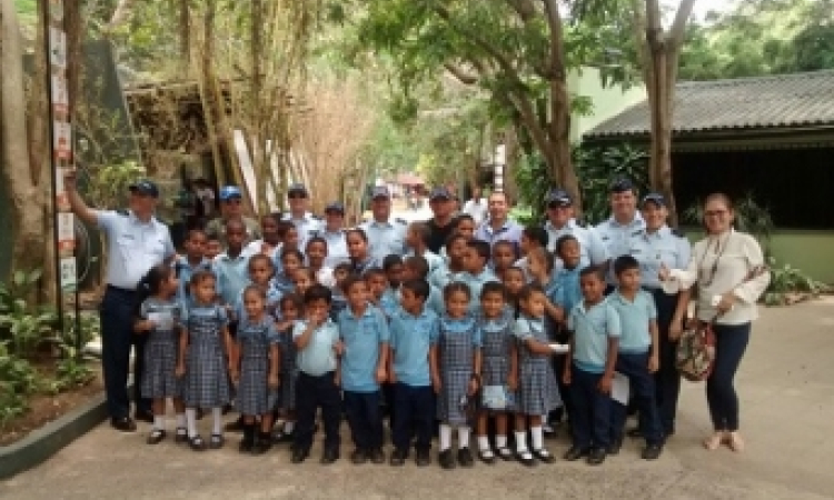 Niños de colegio apadrinado visitan el Zoológico de Barranquilla