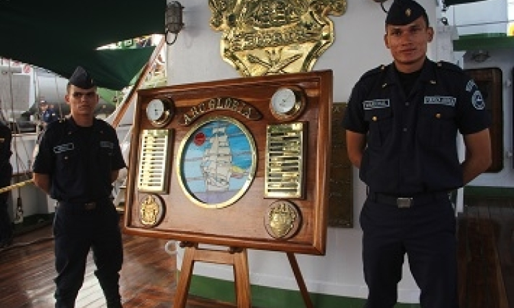 Fuerza Aérea visita el Buque Escuela ARC Gloria en Barranquilla