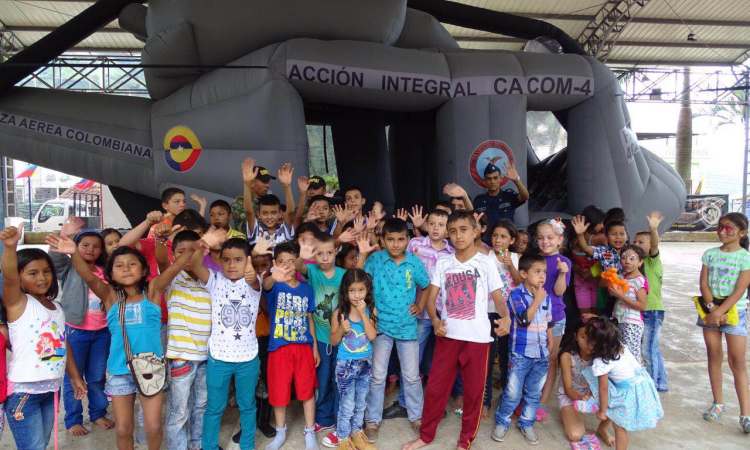 Fuerza Aérea trabaja por el reconocimiento de los niños y niñas en Colombia