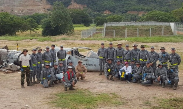 Estudiantes del Curso de Seguridad Aérea No.36 realizan ejercicio práctico en investigación de accidentes