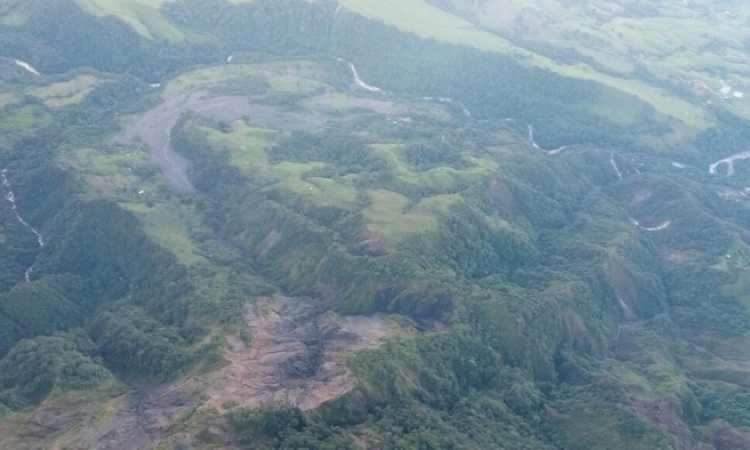 Fuerza Aérea y Alcaldía de Cumaral sobrevuelan zonas afectadas por la ola invernal