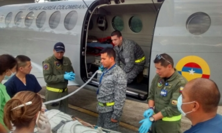 Avión Ambulancia traslada soldado herido por francotirador