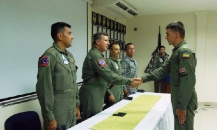 Graduación curso básico de pilotos militares en el CACOM No.1