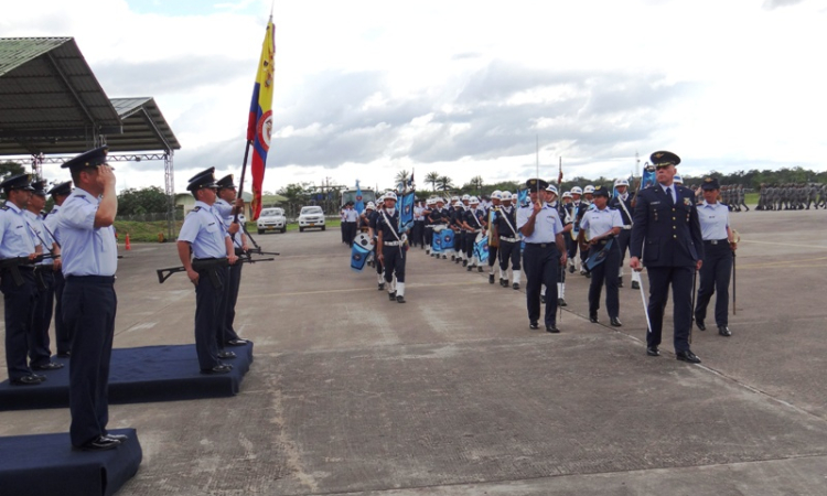 Nuevo comandante asume el Comando Aéreo de Combate No. 6