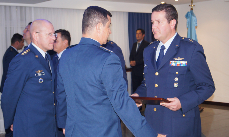 Fuerza Aérea reconoce a quienes trabajan bajo la premisa de la seguridad operacional