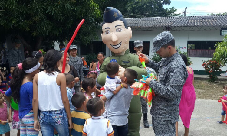 Habitantes de Puerto Salgar, Cundinamarca, beneficiados con Jornada de Apoyo al Desarrollo 