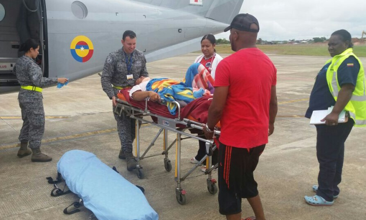 Fuerza Aérea Colombiana traslada a sobreviviente