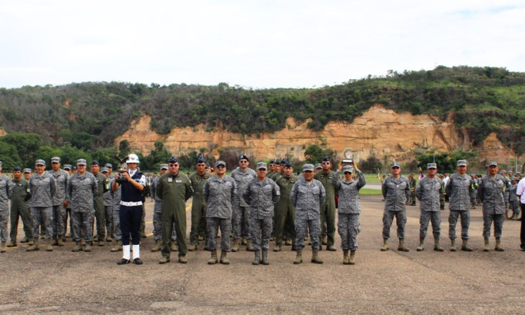 Reconocimiento a la seguridad aérea para el Cacom-4  