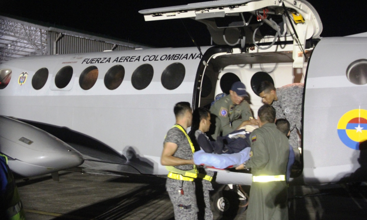 Hombre de 77 años de edad fue trasladado por la Fuerza Aérea debido a su grave estado de salud 