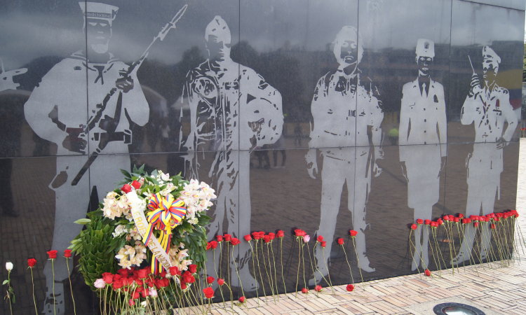 Homenaje a la memoria de nuestros Héroes 