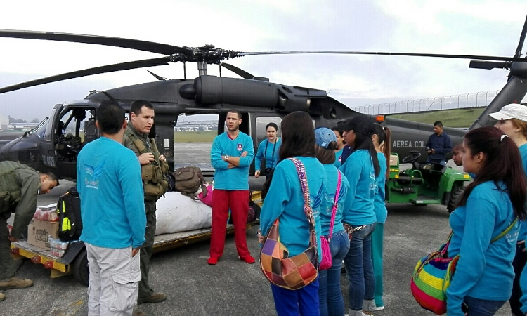 Fuerza Aérea transporta médicos para beneficiar a los habitantes de Juradó en el Chocó