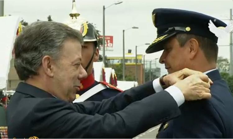 Comandante de la Fuerza Aérea asciende en ceremonia del 20 de Julio 