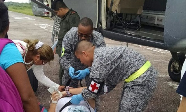 Mujer gestante es trasladada por la Fuerza Aérea Colombiana