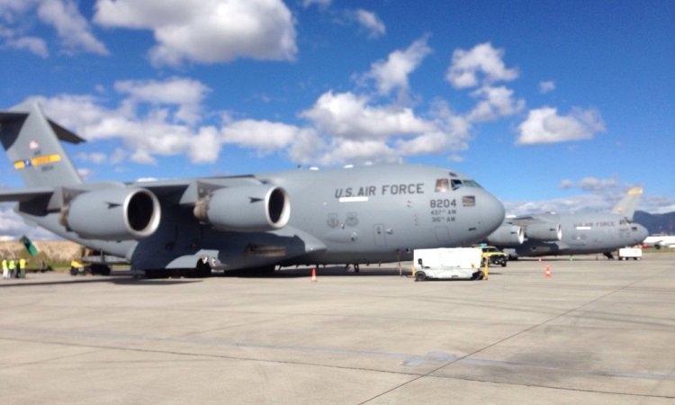 Imponentes aviones C-17 aterrizan en Bogotá 