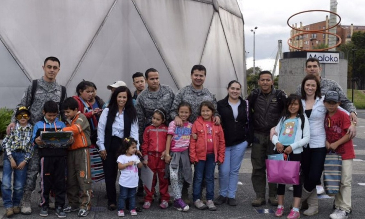 Alumnos de la  EPFAC realizan actividad de responsabilidad social en Maloka 