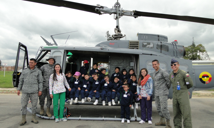 Niñas y niños del Jardín Infantil ABC de Madrid fueron pilotos por un día 