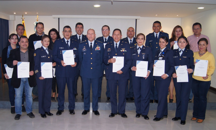 Funcionarios Fuerza Aérea certificados en formación de auditores lideres