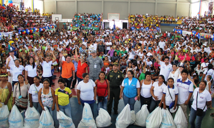 Apoyo de Fuerza Aérea al DPS permitió entregar más de mil donaciones a familias amazonenses