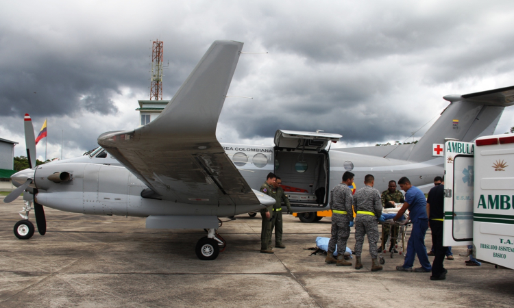 Desde el Amazonas Fuerza Aérea realizó traslado el aeromédico de una mujer indígena con infección pulmonar severa