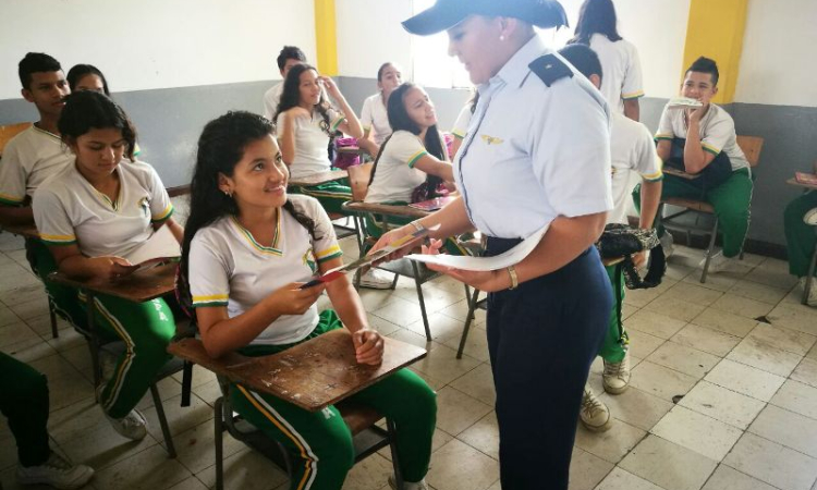 Niños caqueteños le escriben a soldados de las Fuerzas Militares en el "Correo de la Gratitud"