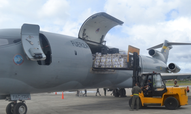 Fuerza Aérea transporta elementos para la atención temprana en caso de desastre natural en la Isla de San Andrés