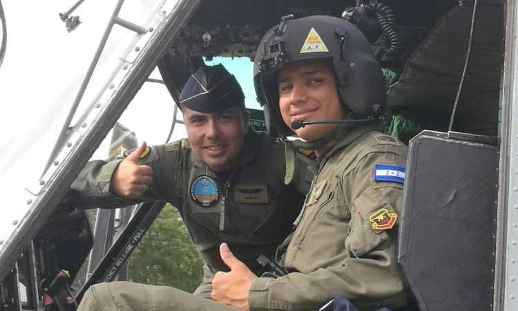 Centroamericanos surcan los cielos de Colombia como reto final para alcanzar las “Alas de Piloto Militar”