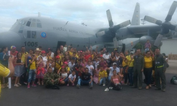 Niños deportistas del Caquetá vuelan a Santa Marta en Hércules de la Fuerza Aérea 