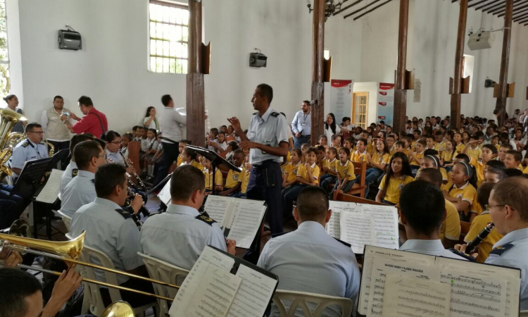 Emavi acompañó campaña antidrogas en colegio de Jamundí