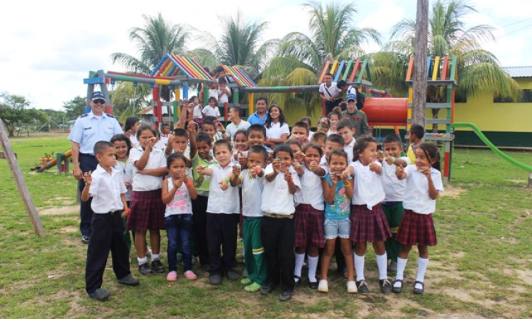 Parque “Así se va a las Alturas” para los niños del internado Santa Cecilia en Vichada