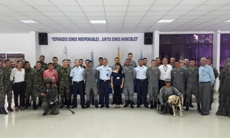 Soldados de aviación reciben capacitación laboral en el Comando Aéreo de Combate No.1