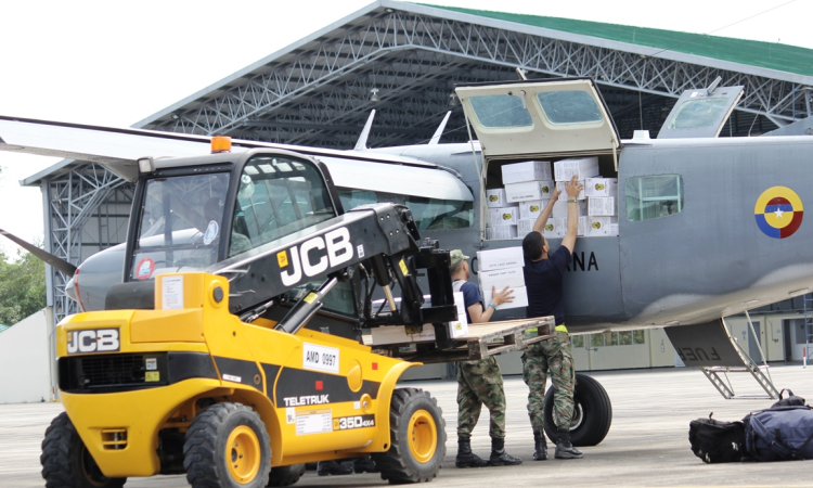 Fuerza Aérea y la UNGR unidos para brindar apoyo a los amazonenses durante ola invernal