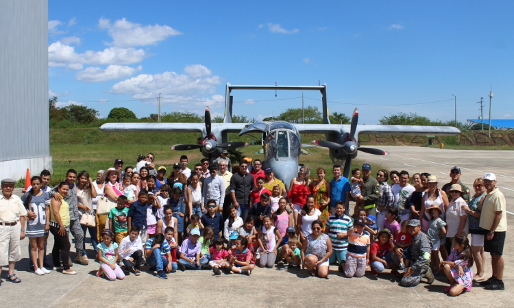 Familiares de uniformados fueron pilotos por un día en el Grupo Aéreo de Casanare