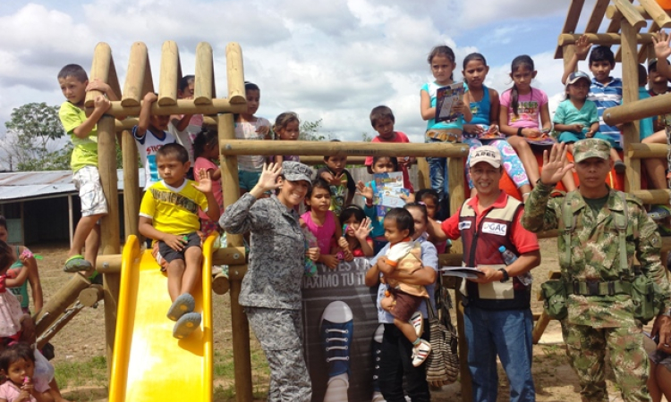 Fuerza Aérea y Ejército Nacional inauguran parque infantil en el Vichada