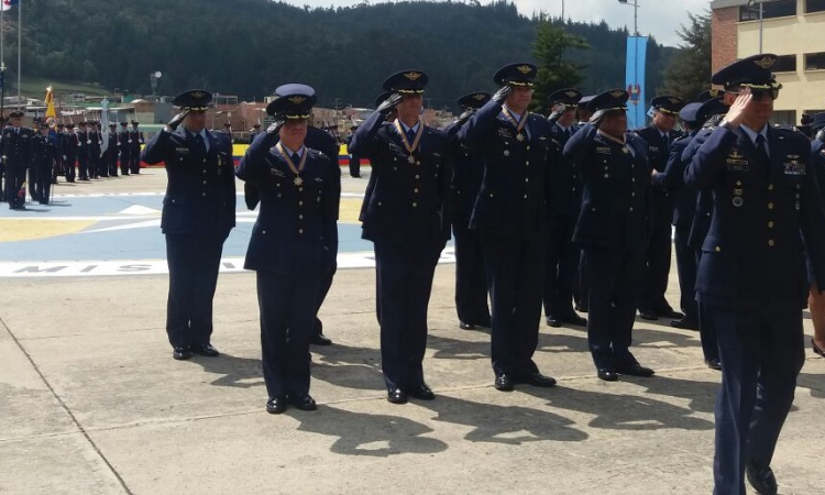 Fuerza Aérea asciende de grado a sus oficiales en la ESUFA 