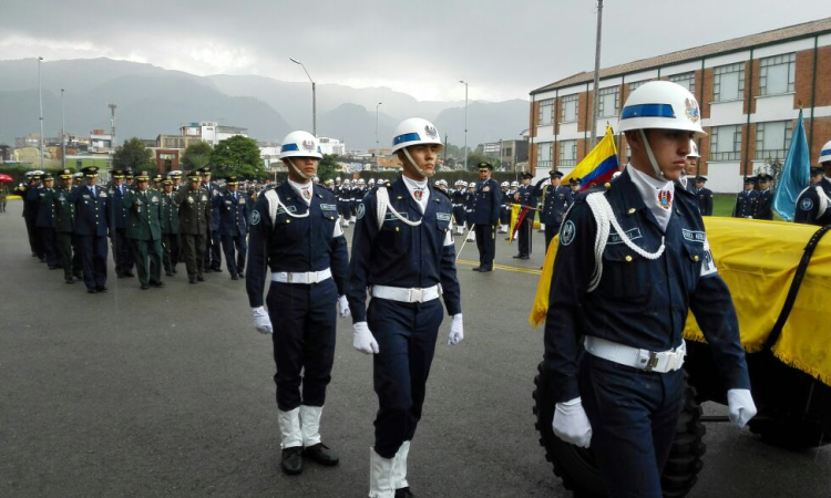 Fuerza Aérea rinde homenaje a un caballero del aire 