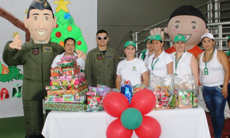 CACOM 4 entregó los primeros regalos de navidad en el Tolima