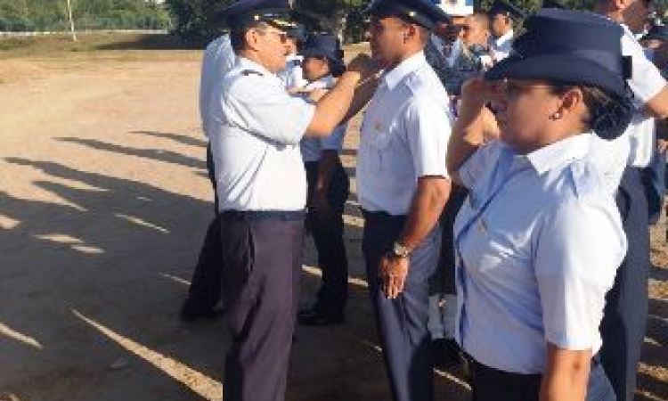 Profesionales Oficiales de Reserva son ascendidos en ceremonia militar en el Comando Aéreo de Combate No 3.