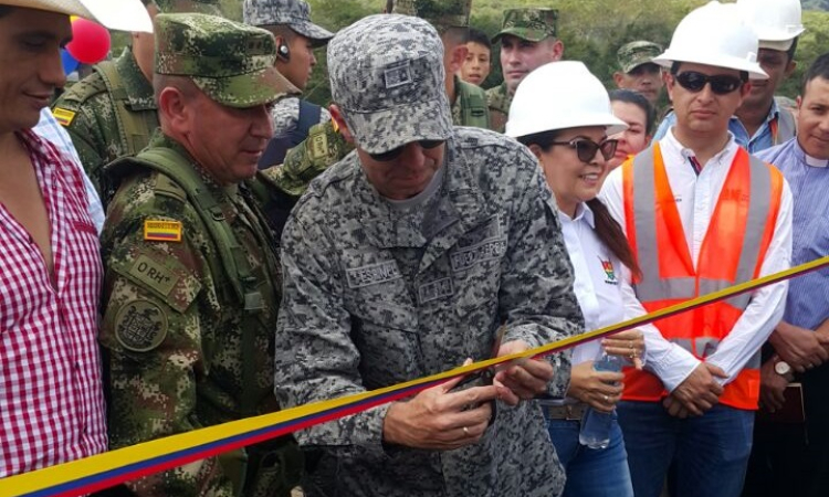 Inauguración puente militar sobre el Río Charte